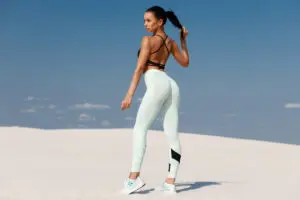 Rimodellamento glutei in estate: vantaggi, limiti e consigli utili